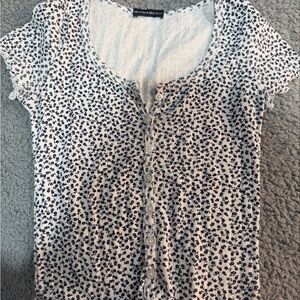 Brandy Melville Black and White Fitted Buttoned Blouse